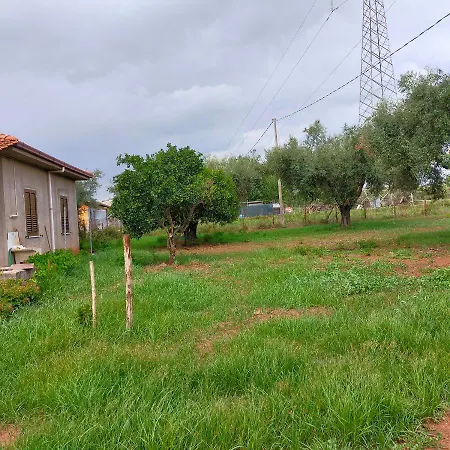 Piccola In Campagna * Mileto